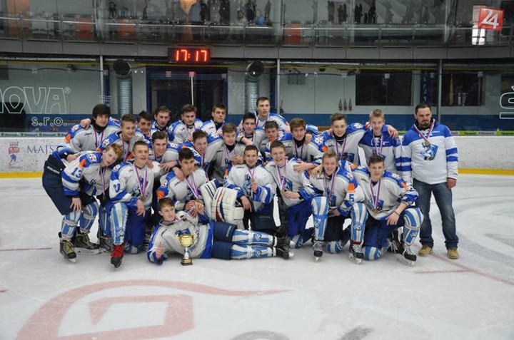 Titul obhájila Dukla, Poprad bronzový